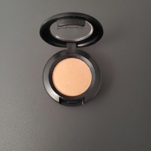 Mac eyeshadow in Motif